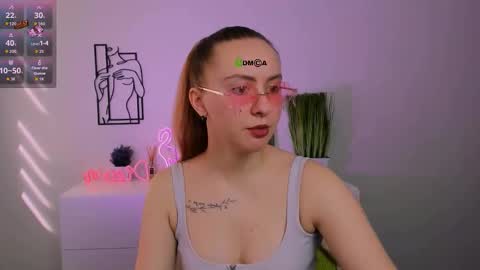 Snapshot of mila_glow chatting on 09.17.25 mila_glow online show from 09.17.25