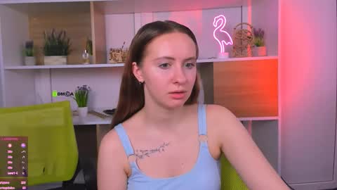 Snapshot of mila_glow chatting on 09.21.25 mila_glow online show from 09.21.25