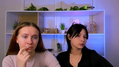 Snapshot of mila_glow chatting on 10.05.25 mila_glow online show from 10.05.25