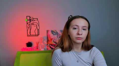 Snapshot of mila_glow chatting on 10.06.25 mila_glow online show from 10.06.25