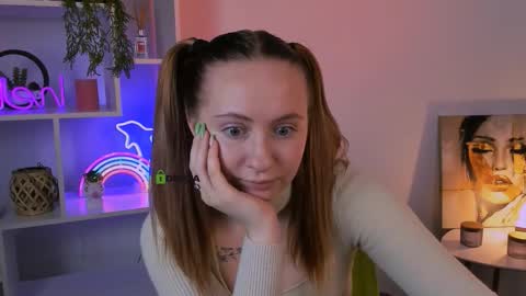 Snapshot of mila_glow chatting on 10.07.25 mila_glow online show from 10.07.25