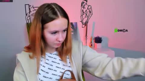 Snapshot of mila_glow chatting on 10.18.25 mila_glow online show from 10.18.25