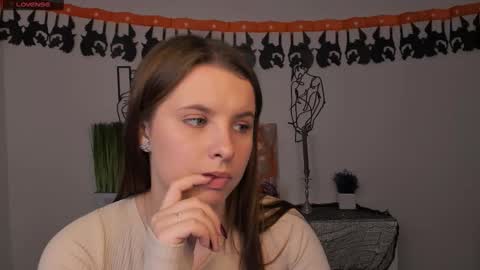 Snapshot of mila_glow chatting on 10.27.25 mila_glow online show from 10.27.25