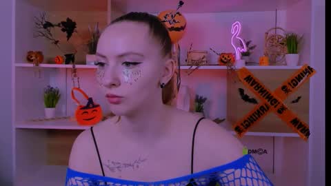 Snapshot of mila_glow chatting on 11.02.25 mila_glow online show from 11.02.25