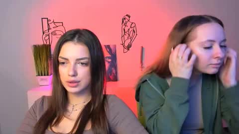 Snapshot of mila_glow chatting on 11.04.25 mila_glow online show from 11.04.25