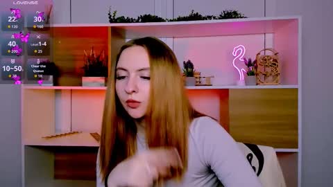 Snapshot of mila_glow chatting on 11.07.25 mila_glow online show from 11.07.25