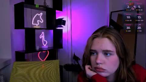 Snapshot of mila_glow chatting on 11.08.25 mila_glow online show from 11.08.25