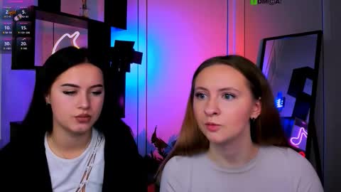 Snapshot of mila_glow chatting on 11.13.25 mila_glow online show from 11.13.25