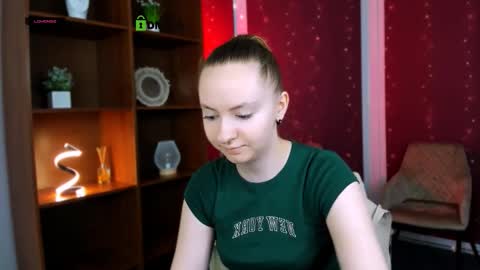 Snapshot of mila_glow chatting on 12.02.25 mila_glow online show from 12.02.25