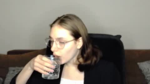 mila_keyy online show from 12.13.25