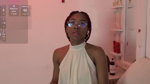 Snapshot of mila_n_max chatting on 11.18.25 Mila Max online show from 11.18.25