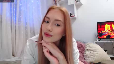 Snapshot of mila_nowak chatting on 11.25.25 mila nowak online show from 11.25.25