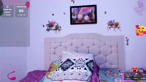 Snapshot of mila_rey25_ chatting on 12.21.25 laura online show from 12.21.25