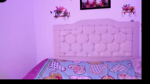 Snapshot of mila_rey25_ chatting on 01.12.26 laura online show from 01.12.26