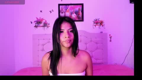 Snapshot of mila_rey25_ chatting on 01.13.26 laura online show from 01.13.26