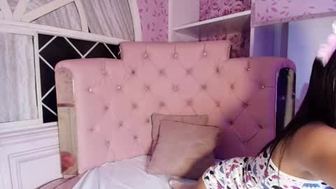 Snapshot of mila_rey25_ chatting on 02.27.26 laura online show from 02.27.26