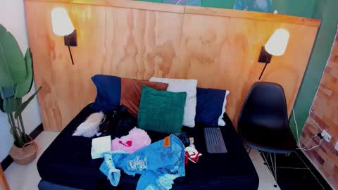 Mila and samy online show from 10.19.25