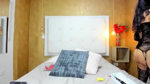 Snapshot of milaa_petite chatting on 02.14.26 online show from 02.14.26