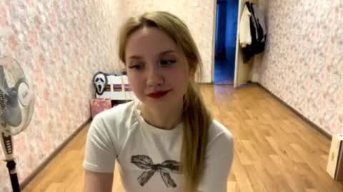 Snapshot of milaarcilla chatting on 03.20.26 Amelia online show from 03.20.26