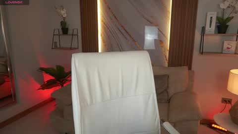 milacrave online show from 12.19.25