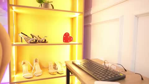 milacrave online show from 02.14.26