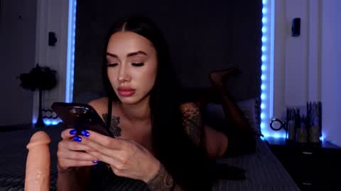 Snapshot of miladenver chatting on 09.10.25 Mila online show from 09.10.25