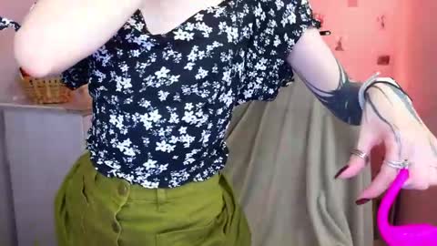 Snapshot of miladuales chatting on 05.26.26 Mila online show from 05.26.26