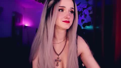 MiladyJolie online show from 10.22.25