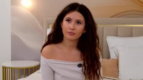 milaleoneli online show from 09.30.25