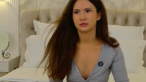 milaleoneli online show from 10.07.25