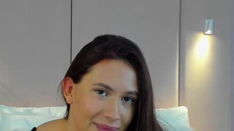 milaleoneli online show from 11.28.25