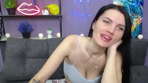 Snapshot of milaloona chatting on 01.30.25 Milaloona online show from 01.30.25