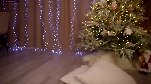 Snapshot of milana_me chatting on 12.14.25 Milana online show from 12.14.25