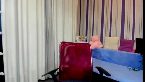 MilanaAlvis online show from 12.14.25