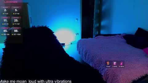 Snapshot of milanafox_ chatting on 11.15.25 Lana online show from 11.15.25