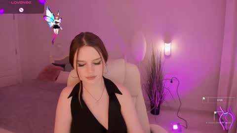 milanamoons online show from 11.17.25