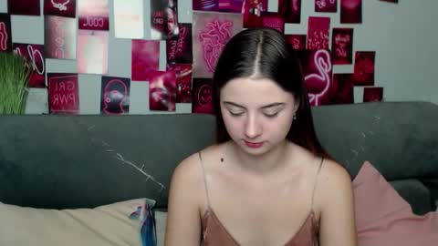 milanaroz online show from 10.17.25