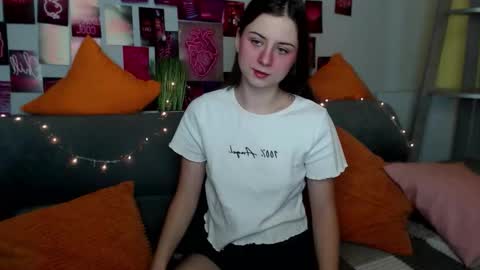 milanaroz online show from 10.30.25