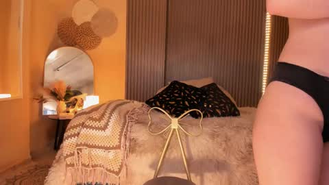 Snapshot of milaniminxx chatting on 11.27.25 aya online show from 11.27.25