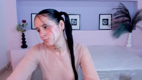 Mila Rose online show from 01.06.25