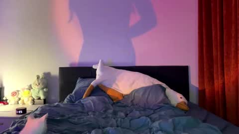 Snapshot of milastretchh chatting on 10.17.25 MIla and Viki online show from 10.17.25