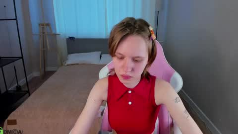 Snapshot of milena_milyan chatting on 04.23.26 Milena online show from 04.23.26