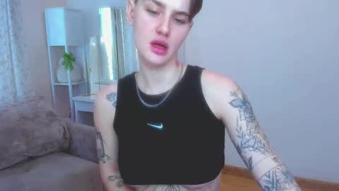 Snapshot of milenakeeks chatting on 02.26.26 milenakeeks online show from 02.26.26