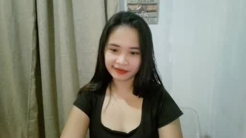 Snapshot of miletera chatting on 10.27.25 miletera online show from 10.27.25