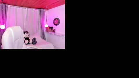 Snapshot of mileyberry chatting on 10.21.25 IEY EY online show from 10.21.25