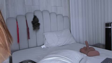 MILEY  online show from 10.15.25