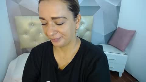 milf_hugeboobs online show from 10.27.25