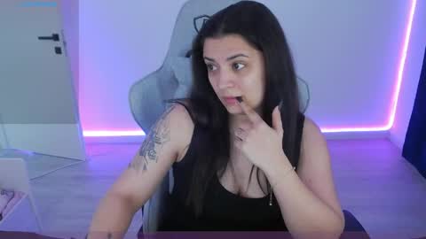 Isabelle online show from 04.06.26