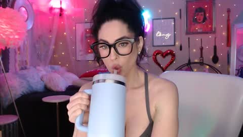 Snapshot of milf_lacey chatting on 03.03.25 Milf Lacey online show from 03.03.25