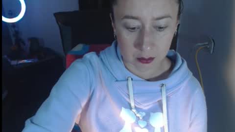 Snapshot of milf_valeria chatting on 10.16.25 Valeria online show from 10.16.25